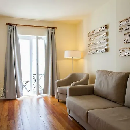 Exquisit Flat Right Лісабон